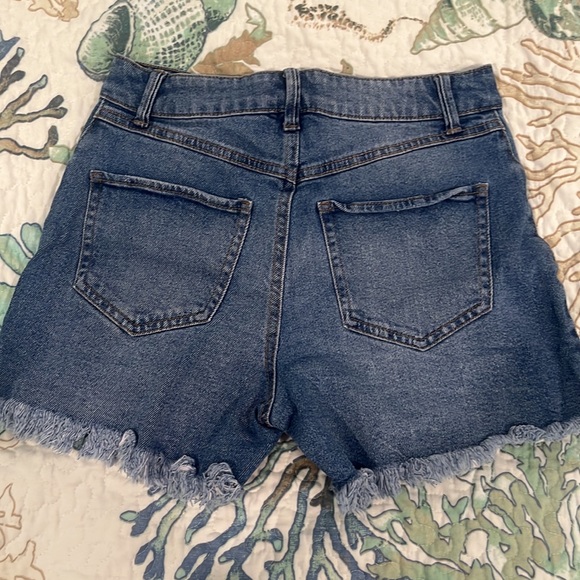 NWOT Sincerely Jules Size 3/26 distressed shorts - Picture 3 of 3